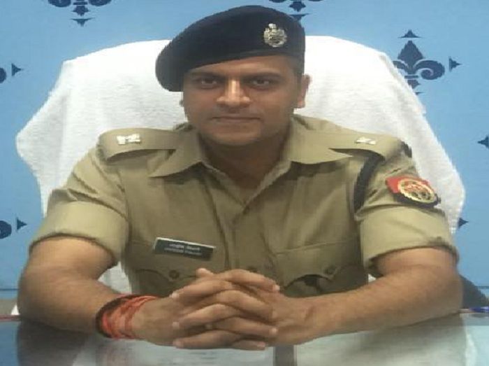 SP Ashish Tiwari अब मिर्जापुर के थानों और चौकियों में गूंजेंगे हैपी बर्थ डे टू यू...