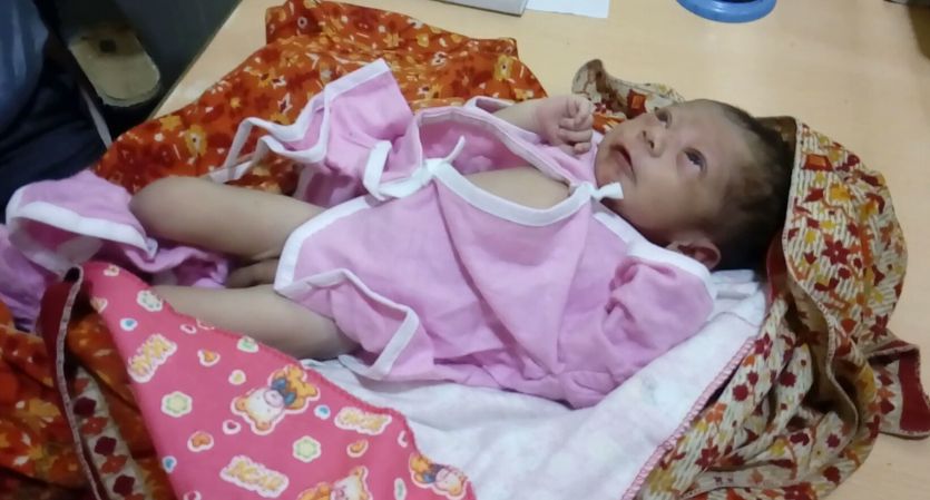 barwani baby child buried alive रोने के आवाज सुन जमीन से खोदा तो 10 दिन का नवजात जिंदा निकला