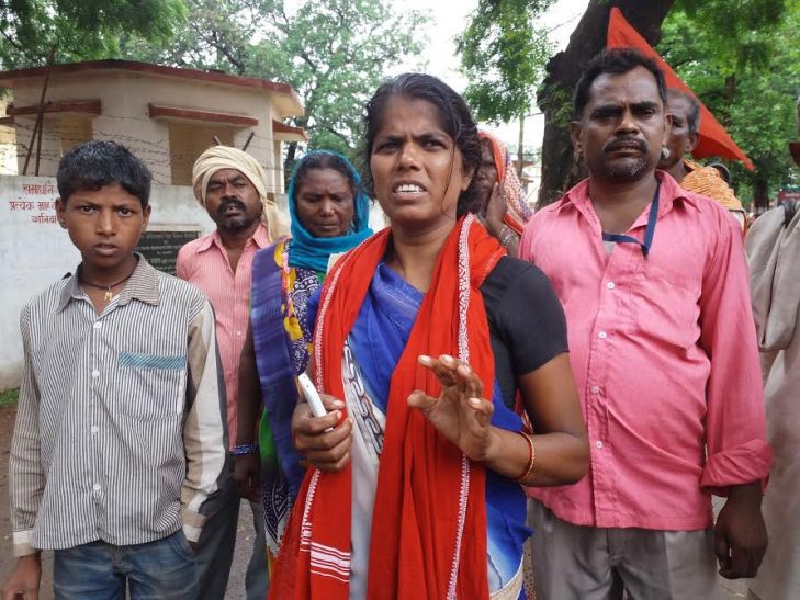 Cpi m Leader Jeera Bharti यह भाजपा राज है, कहकर दबंग ने दलित महिला नेता को बेरहमी से पीटा