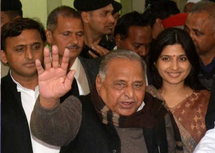 Bollywood Actor Ranveer Singh ने Mulayam Singh Yadav का आशीर्वाद लेकर Dimple Yadav के साथ लगाए ठुमके.