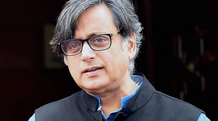 shashi tharoor कांग्रेस नेता शशि थरूर ने अर्नब गोस्वामी और रिपब्लिक टीवी के खिलाफ ठोका मानहानि का मुकदमा