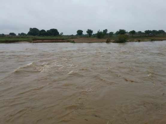 Flood, मिर्जापुर बाढ़: दिखा तबाही का मंजर, 12 गांवों का टूटा संपर्क- देखेें तस्वीरें