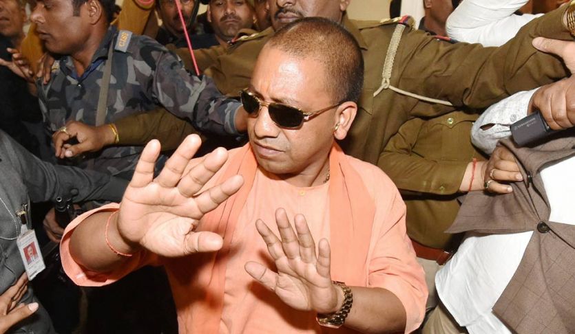 खतरे में योगी की जान, उन्हीं के वेश में UP में घुसे आतंकी, MP इंटेलिजेंस की रिपोर्ट खतरे में योगी की जान, उन्हीं के वेश में UP में घुसे आतंकी, MP इंटेलिजेंस की रिपोर्ट