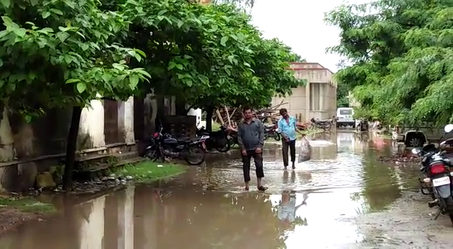 water lodging बारिश ने बिगाड़ी शहर की सूरत, सड़कों पर भरा पानी
