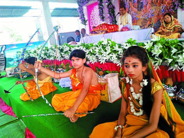 Jugal Kishor Temple Shrimad Bhagwat Katha in Panna कलयुग में प्रभु का स्मरण नहीं किया तो पछताना पड़ेगा: हेमंत भाई भंडारी