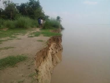 Ghaghra river खतरे के निशान की तरफ बढ़ रही घाघरा नदी, दहशत में ग्रामीण