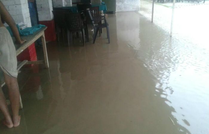 Water Logging in Allahabad 3 शहर हुआ पानी पानी किन स्कूलों की हुई छुट्टी बारिश से किस वार्ड में भरा पानी जाने यहां पढ़े खबर