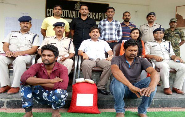 accused in police custody पिट्ठू बैग में पल्सर सवार 2 युवक ले जा रहे थे आपत्तिजनक चीज, ये थी मंशा
