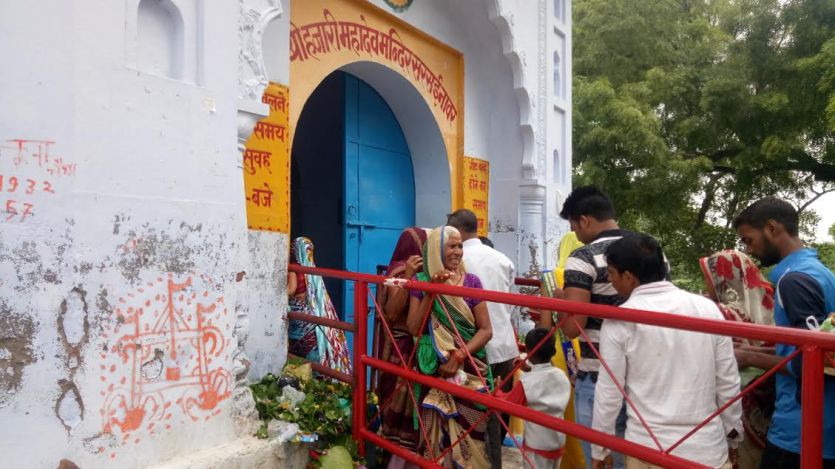 etawah इस मंदिर में एक नहीं हजारों संख्या में है भोलेनाथ, होगी सारी मनोकामना पूरी