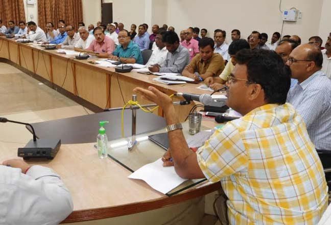 Dm meeting 40 लापरवाह लेखपाल के खिलाफ बनेगी चार्जशीट, होंगे बर्खास्त