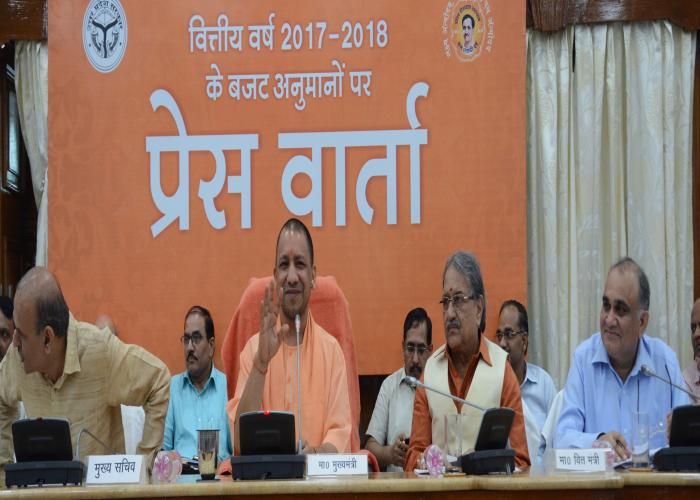 लड़कियों को ग्रेजुएशन तक निशुल्क शिक्षा देगी योगी सरकार, जानें बजट में युवाओं को क्या मिला