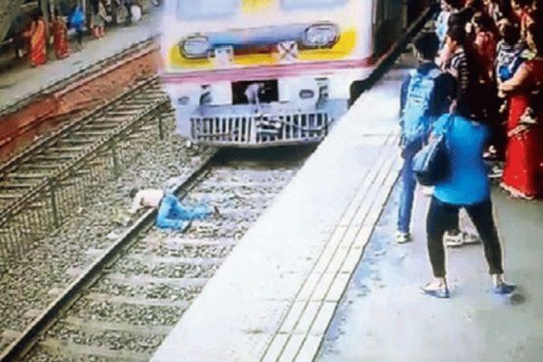 train accident युवक के सिर पर खड़ी थी मौत, देखने वालों को भी रोंगटे हो गए खड़े
