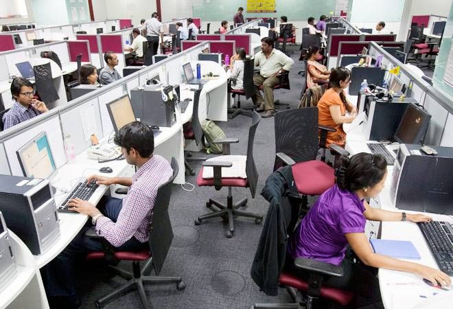 IT Sector आईटी सेक्टर में धीमी हो सकती है सैलरी और नियुक्तियों की रफ्तार