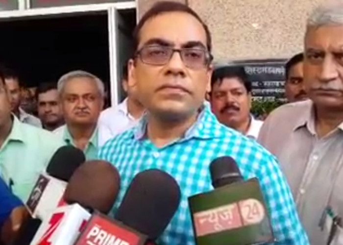bahraich दौरे पर निकले IAS अफसर, जिले में चल रही एम्बुलेंस की CMO से मांगी रिपोर्ट