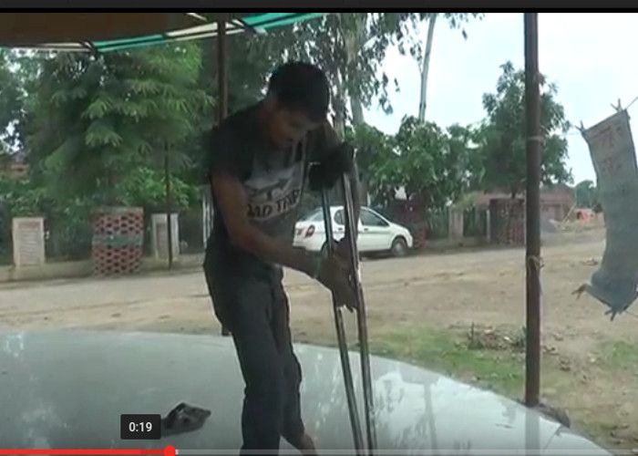 Hamirpur स्कूल में दाखिले को लेकर दिव्यांग अनशन पर