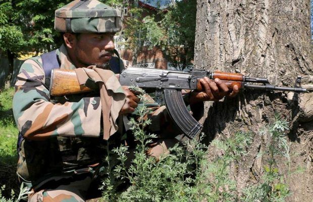 Kashmir encounter कश्मीर: त्राल मुठभेड़ में 3 आतंकी ढेर, सेना का ऑपरेशन जारी