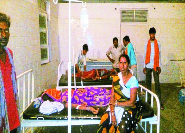 chhatarpur hindi news, madhya pradesh news in hind आकाशीय बिजली गिरने से 4 महिलाओं समेत 5 झुलसे