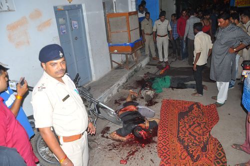 two real brothers killed by sword CRIME >.उज्जैन में देर रात दो सगे भाइयों को तलवार से काट डाला