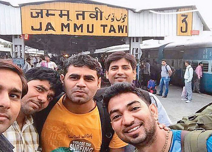 baba amarnath yatra अचानक अमरनाथ यात्रा पर गया ये अफसर हुआ हादसे का शिकार, खाई में गिरी यात्री बस
