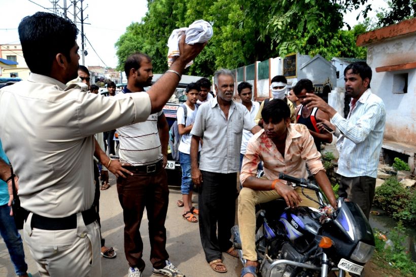 #Beating बहन का पीछा करने से रोका तो हॉकी-सरिए से हमला