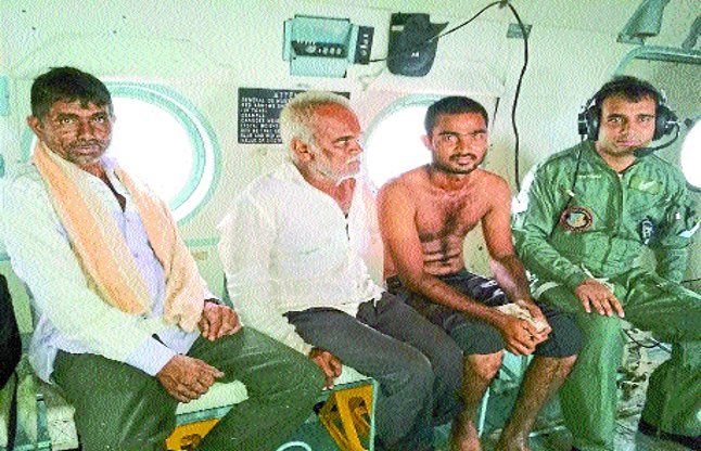 ahmedabad हैलीकॉप्टर, एनडीआरएफ की मदद से बचाया
