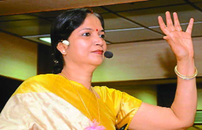 surat सतयुग के सफर में सैकड़ों जन हुए शामिल
