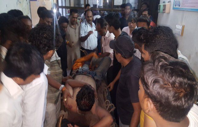 ahmedabad झरने के साथ चट्टान धंसी, 15 जने जख्मी
