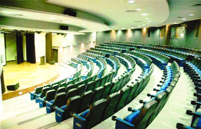 ahmedabad मनपाओं को कन्वेंशन सेन्टर बनाने के लिए एक रुपए में मिलेगी जमीन