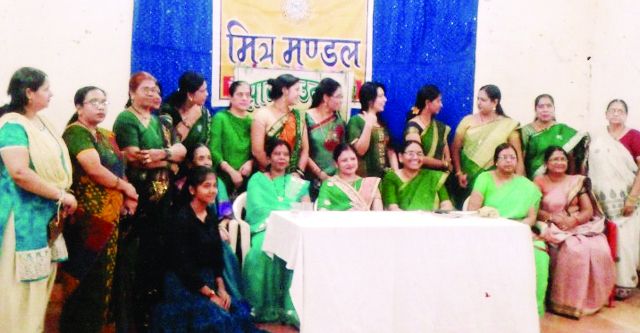 sawan ittsaw रिमझिम फुहारों के बीच महिलाओं ने की हंसी ठिठोली