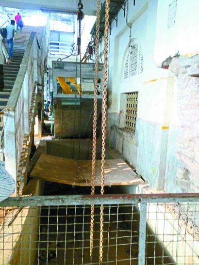 gwalior escalator लेतलाली : अब भी जारी है एस्केलेटर काम की सुस्त चाल