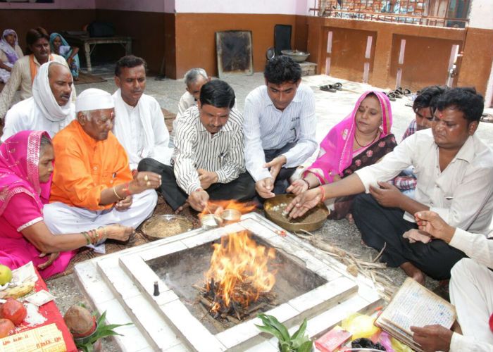Hawan राष्ट्रपति चुनाव 2017 : रामनाथ कोविंद की जीत के लिए समर्थकों ने किया हवन