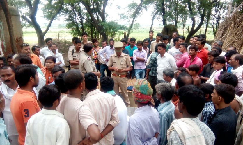 Auraiya Crime गए थे भगवान भोले के मंदिर, लौटे तो पत्नी फांसी पर लटकी मिली