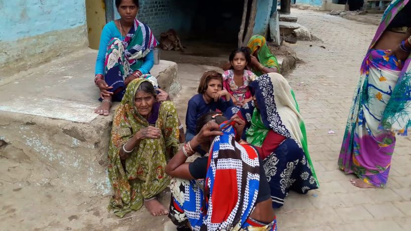 lalitpur अंधेरी रात में आता है Mr. India, महिलाअों से करता है छेड़छाड़