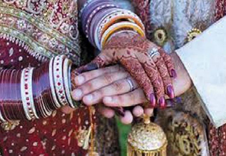 Marriage आत्महत्या करने गये प्रेमी युगल की ग्रामीणों ने कराई शादी