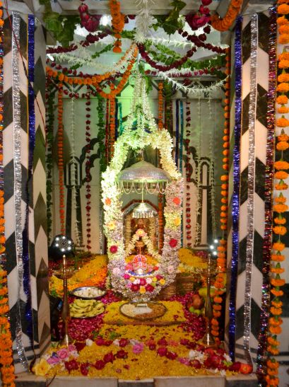 श्रद्धा पर चढ़ा भक्ति का रंग, जयकारों से गूंजा गगन