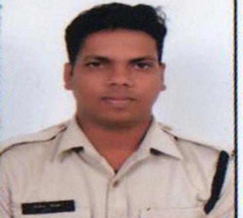 Constable Nutan Kishor एसपी साहब का ये कैसा न्याय! TI से पिटने वाले आरक्षक को ही किया लाइन अटैच