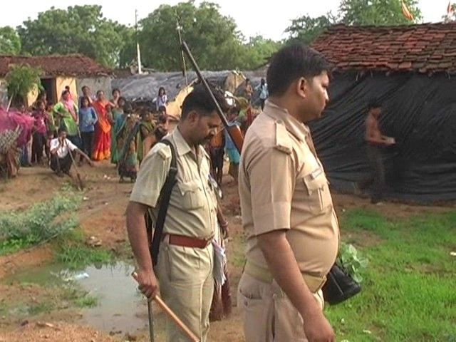 mahoba शराब ठिकाने पर छापा, बरामद हुए 16 सौ किलो लहन