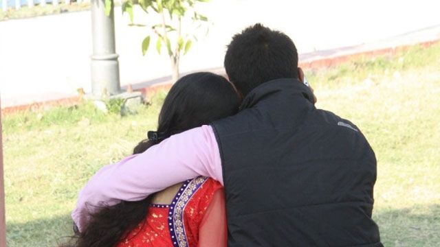 love छात्रा प्रेमी के साथ पकड़ी गई, दस दिन से स्कूल से थी लापता