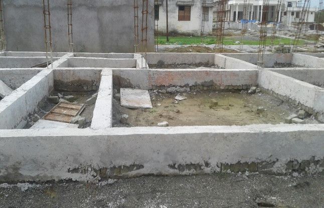 Housing Board building a poor house, complain to c हाऊसिंग बोर्ड बना रहा घटिया मकान, कलेक्टर से शिकायत