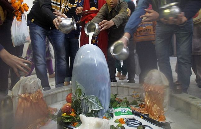 how to do shivlinga puja भगवान आशुतोष का जलाभिषेक करने से होती हे कुआरों की मन्नत पूरी