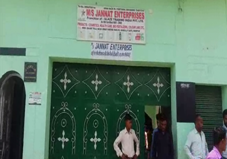 Rampur रामपुर में अनजाने युवाओं के जमाड़े पर स्थानीय लोगों में दहशत का माहौल, इस तरह की भी है अफवाह, देखें वीडियो