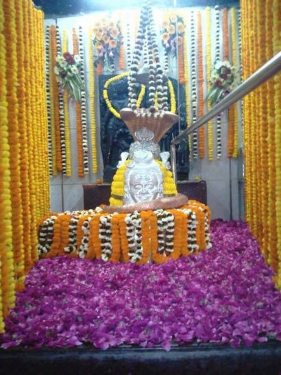 Hatkeswarnath temple हटकेश्वरनाथ के दरबार में माथा टेकने आधी रात उमड़े श्रद्धालु
