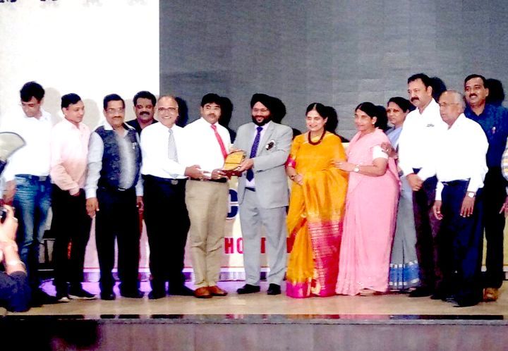 Gadiya gets Rotary Distribution 3040 Best Presiden गादिया को रोटरी डिस्ट्रीक्ट 3040 का बेस्ट अध्यक्ष अवार्ड