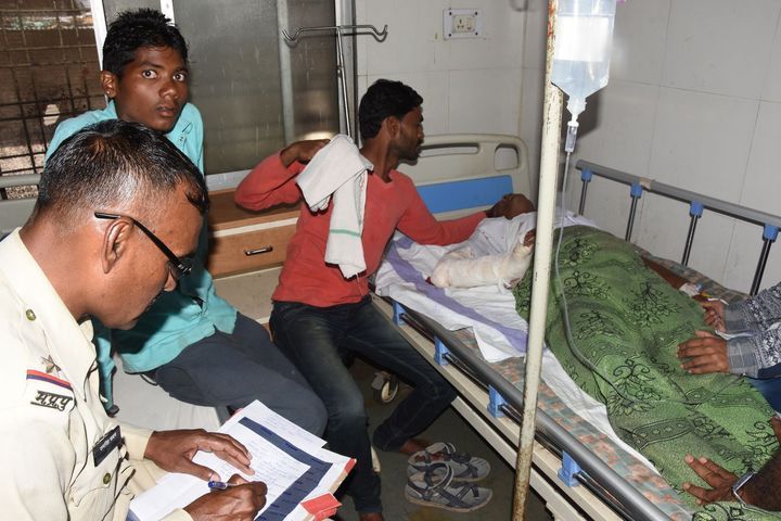 Late night bike rider attacked looted teacher देर रात बाइक सवार शिक्षक पर हमला कर लूट