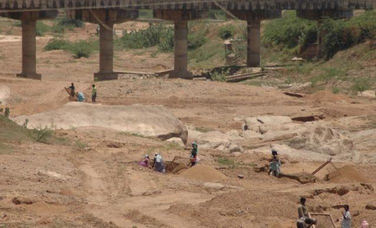 Dhar रेत के दाम बढऩे से प्रभावित आवास योजना