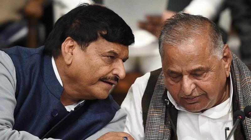 Shivpal and mulayam राष्ट्रपति चुनाव को लेकर शिवपाल का बयान, कहा- नेताजी के निर्देशानुसार समर्थन