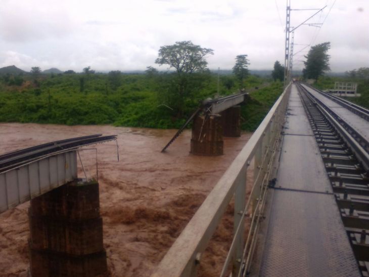 railway pool break पुल तो बह गया......... इससे बस्तर में क्या पड़ा प्रभाव जानने के लिए पढ़े पूरी खबर