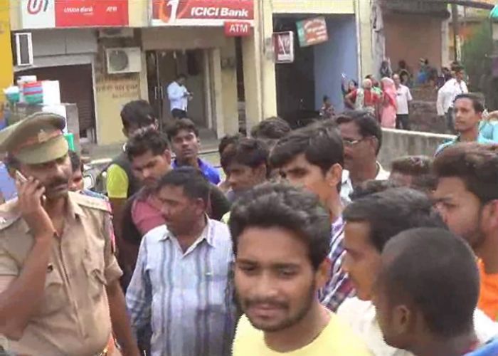 ATM Cash Van Loot सिक्योरिटी गार्ड की गोली मारकर हत्या, कैश वैन से 20 लाख रुपए लूटे