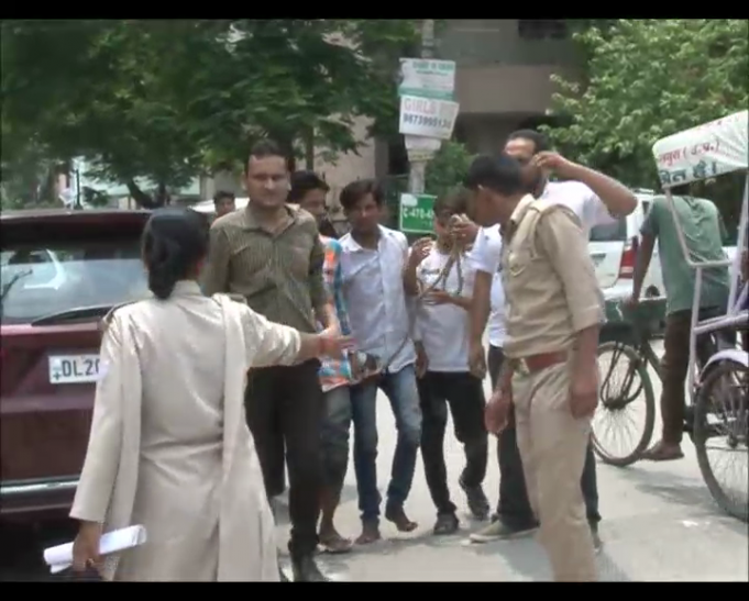 Police arrested victim's family members पत्रिका एक्सक्लूसिवः योगी की पुलिस ने फरियाद लेकर थाने गई युवती के परिजनों को ही भेज दिया जेल