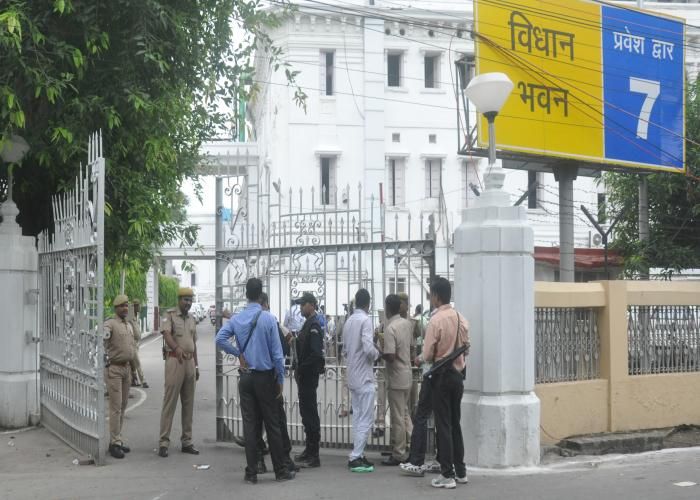 Assembly house खतरे में नौकरी देख सेटिंग भिड़ाने में जुटे अधिकारी व कर्मचारी